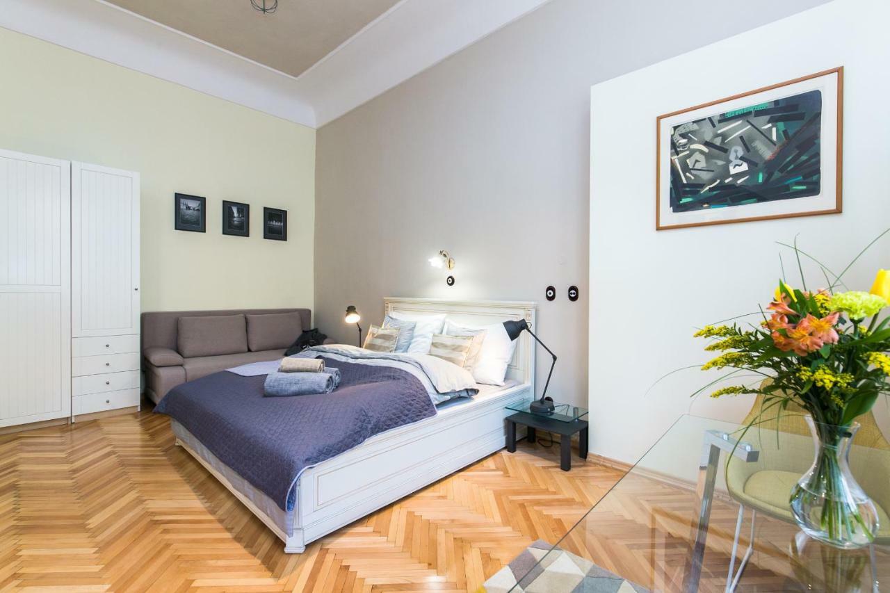 Apartment Nebovidy I - Historic Centre - Terrace - Air Conditioning Praga Exterior foto